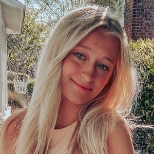 Meet your Posher, Olivia